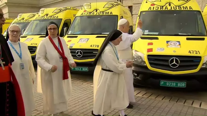VÍDEO | El Papa beneeix la caravana d'ambulàncies de sor Lucía