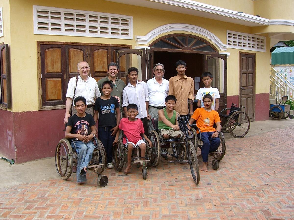Gaspar Rul Lan, Francisco Amador y Lorenzo Estepa, en el programa de apoyo a jóvenes emprendedores de Camboya.