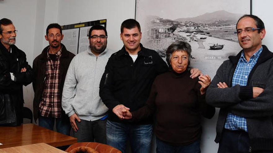 Consuelo Nogueira, segunda por la derecha, junto a Fernández y el resto de directivos.