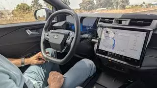 ¿Imaginas hacer un viaje entro en autopista sin tocar el volante del coche? Con Ford BlueCruise es posible