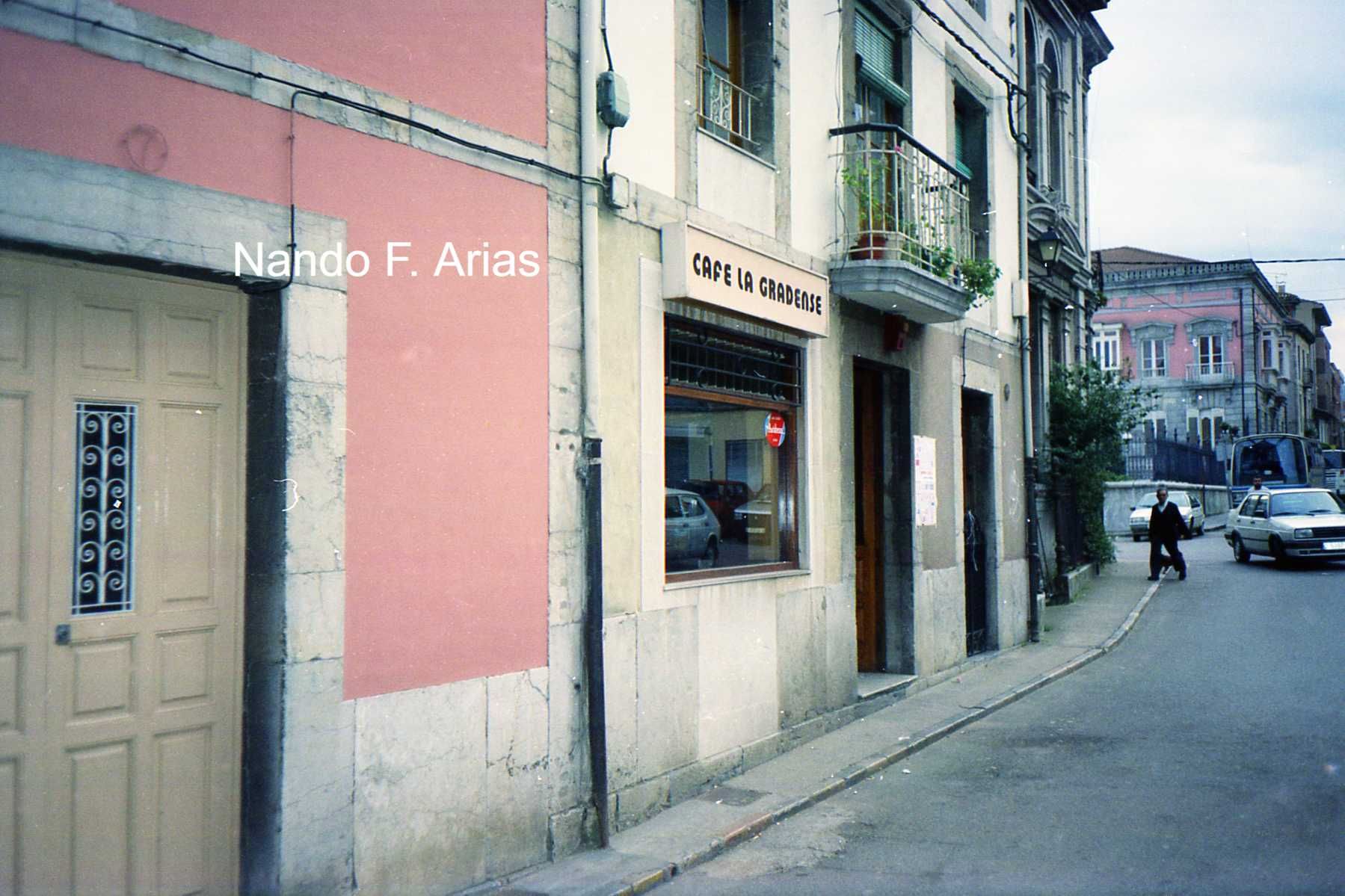 En imágenes, los locales míticos de finales de siglo en Grado