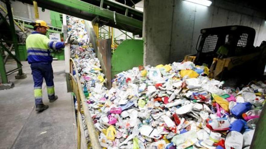 Imagen de la planta de tratamiento de residuos urbanos de Fontcalent, en Alicante.