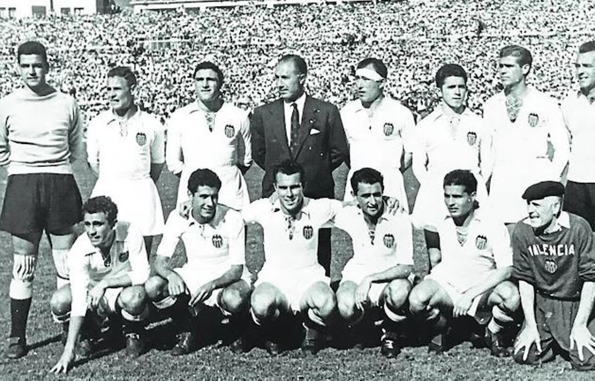El once inicial del Valencia en la final de Copa de 1952 contra el Barcelona