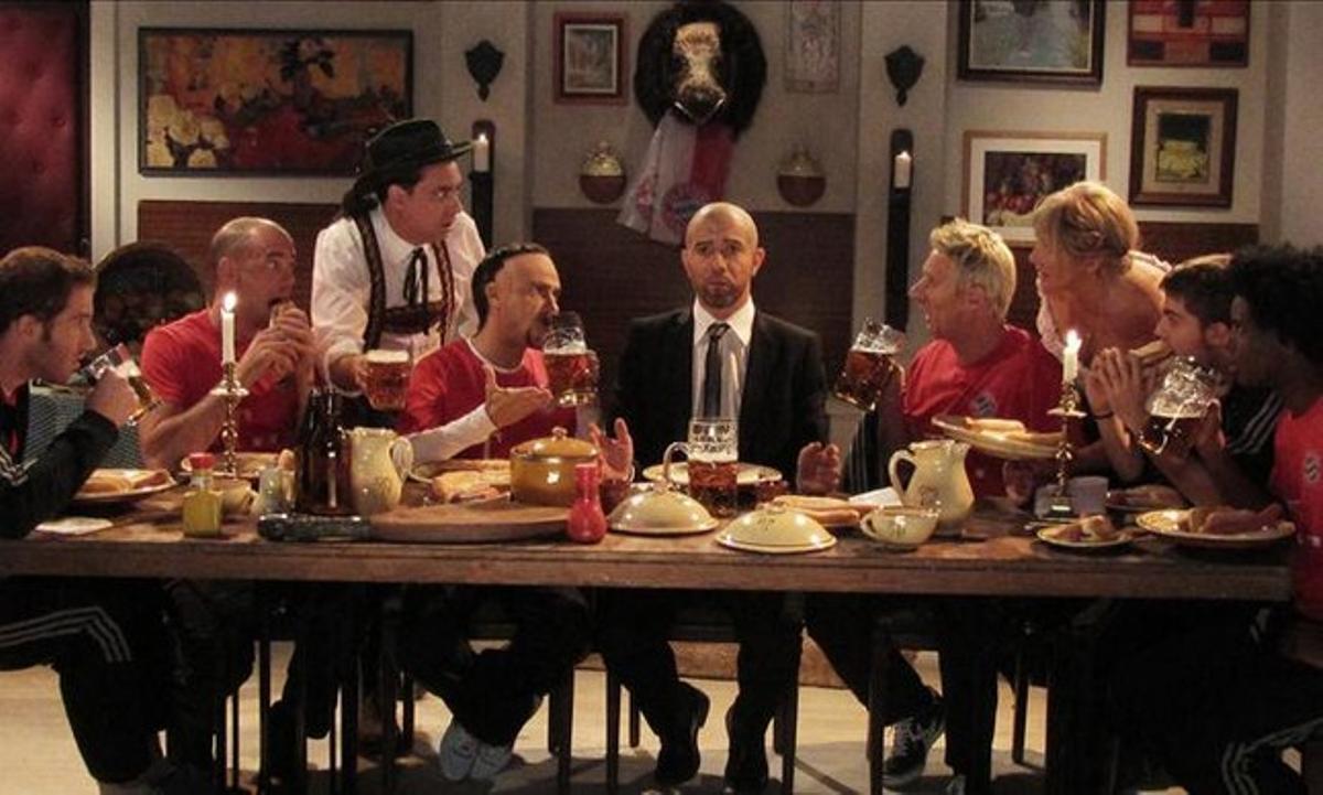 Una imatge del programa, amb Pep Guardiola (Pep Plaza) al centre.