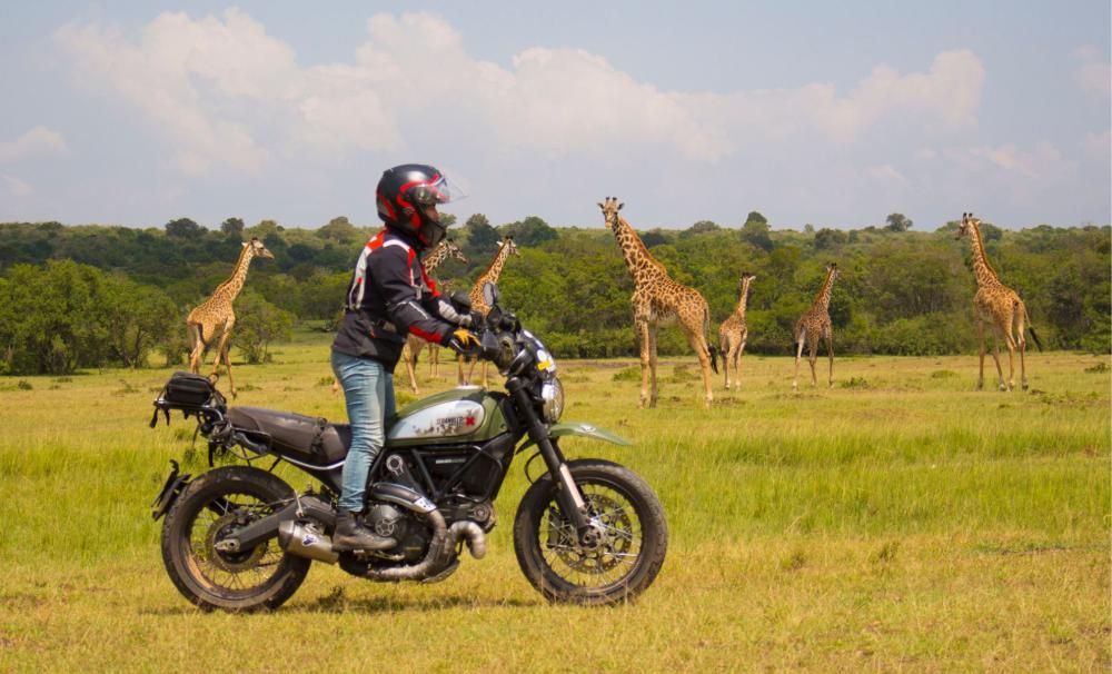 Alicia Sornosa, la única mujer europea de habla hispana en recorrer el mundo en moto