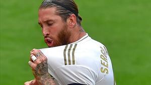 zentauroepp54004616 real madrid s spanish defender sergio ramos celebrates after200705155359