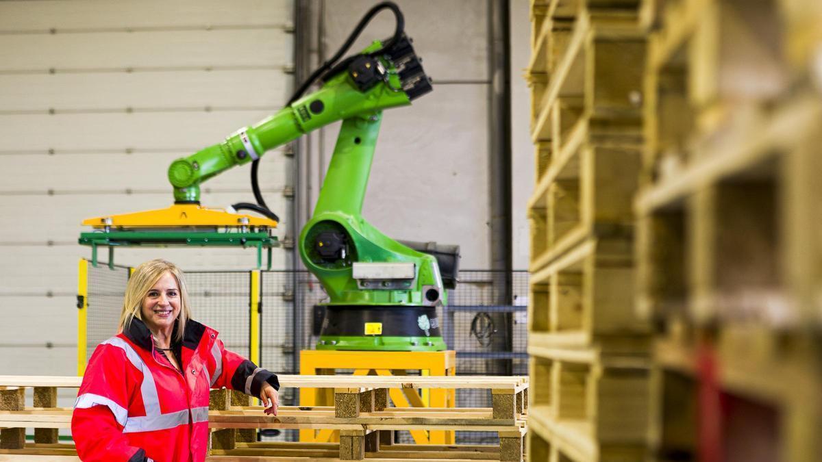 Carmen Urbano, directora general de Querqus, en las instalaciones de la compañía en el PTR de Zaragoza.