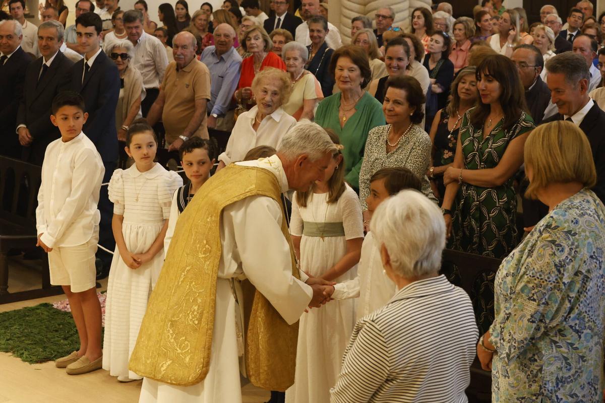 EN IMÁGENES: El Corpus Christi de Somió luce en todo su esplendor con una misa y procesión oficiada por Kike Figaredo: "Estamos muy contentos de que nos acompañe EN IMÁGENES: El Corpus Christi de Somió luce en todo su esplendor con una misa y procesión oficiada por Kike Figaredo: "Estamos muy contentos de que nos acompañe