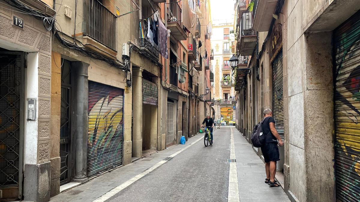 Calle de En Roig, en el Raval, donde sucedieron los hechos investigados