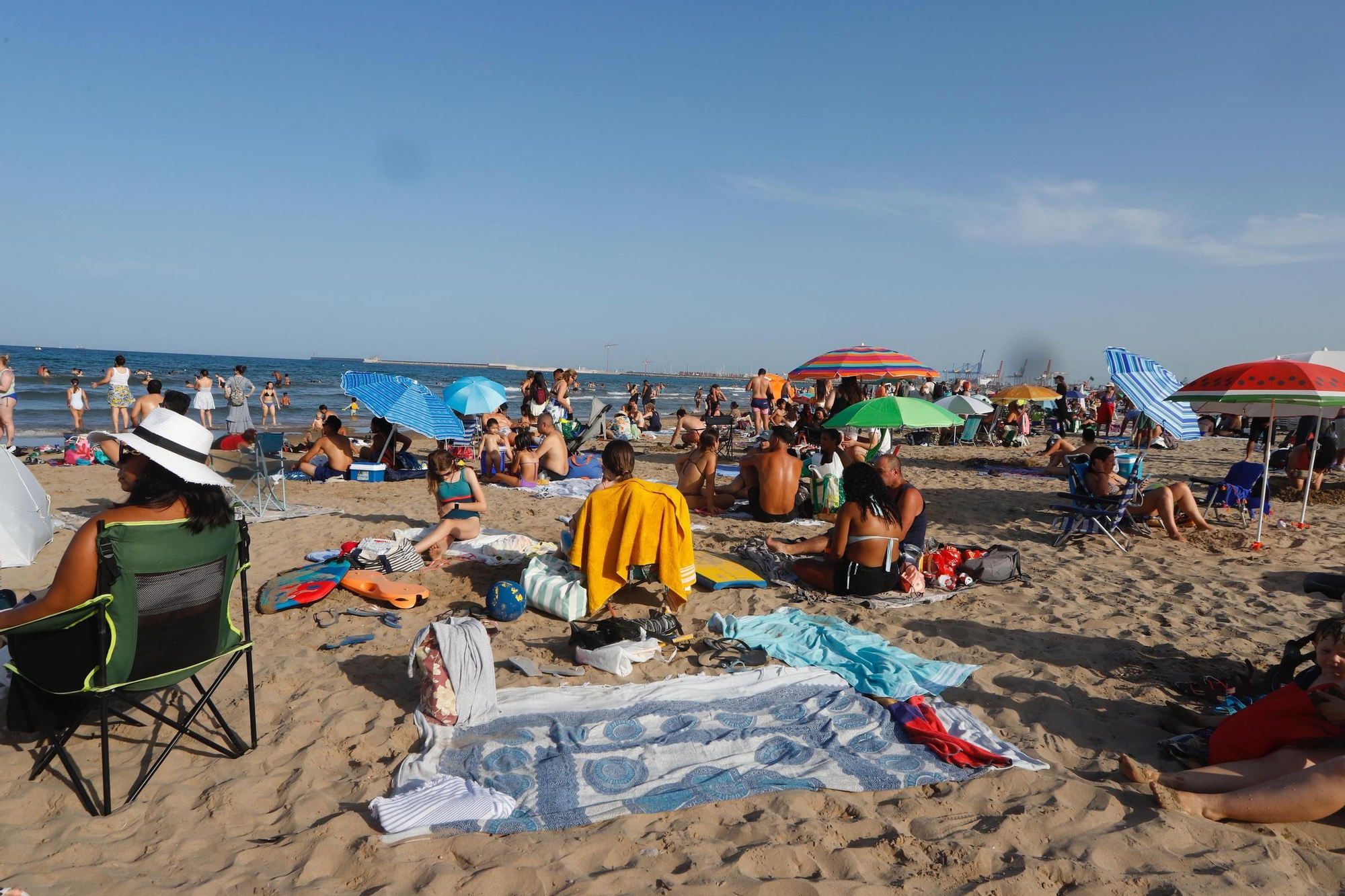 Todo listo para la noche de San Juan en las playas valencianas