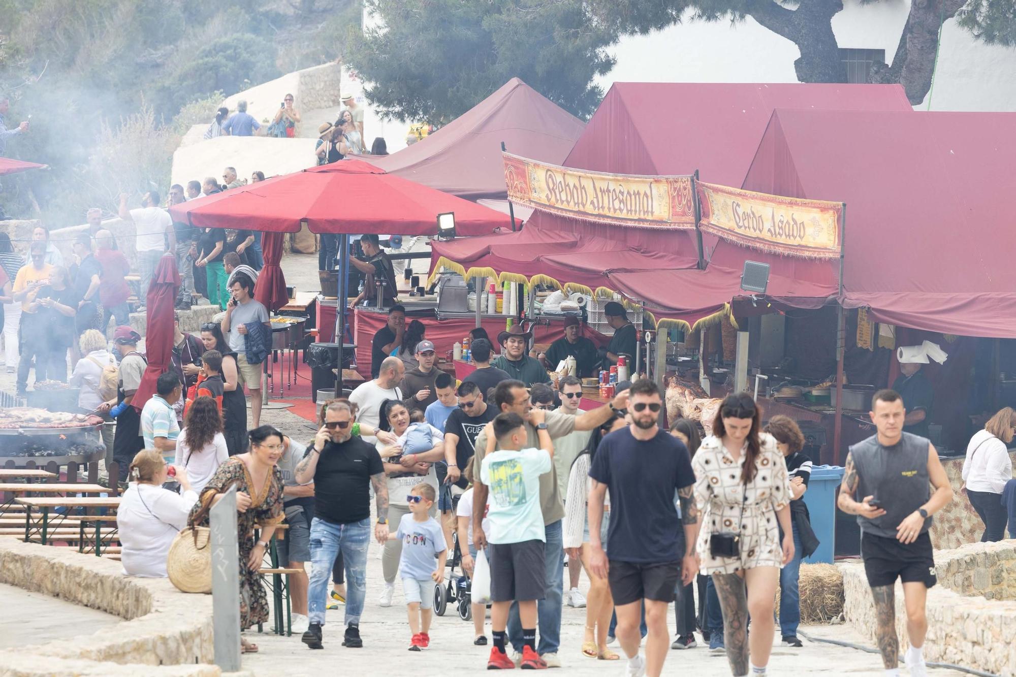 La dura y libre vida de los feriantes de la Ibiza Medieval