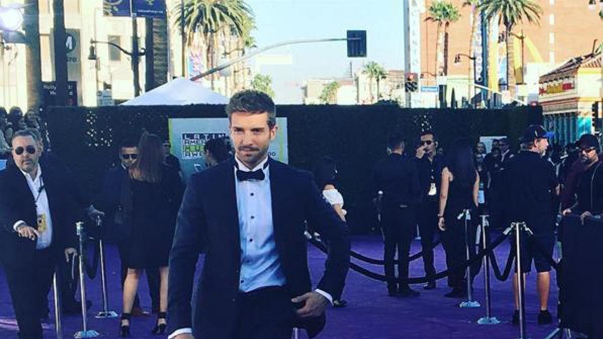 Pablo Alborán en la 'Purple Carpet' de los Latin American Music Awards