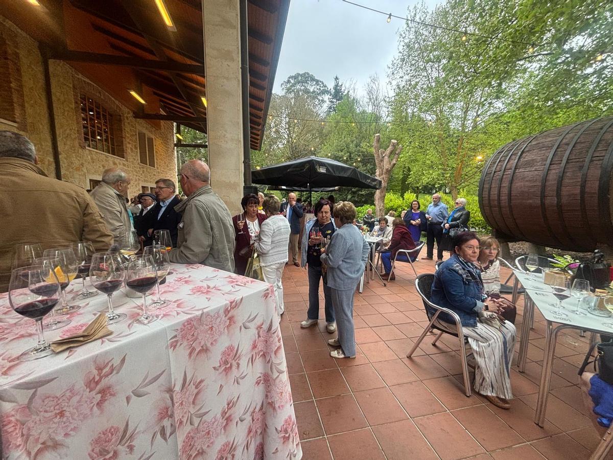 La fiesta de los pensionistas de Lugones para homenajear a su "jubilado mayor" La fiesta de los pensionistas de Lugones para homenajear a su "jubilado mayor"
