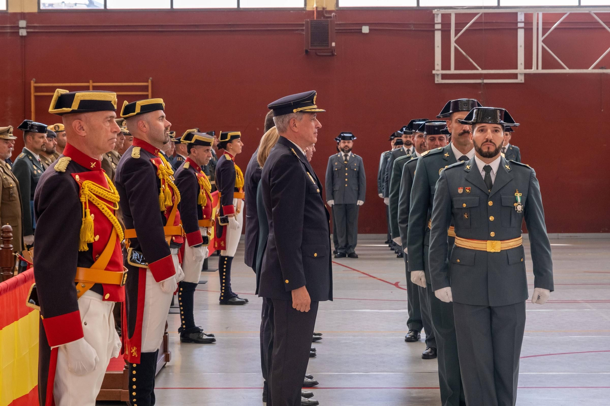 EN IMÁGENES: Así fueron los actos en Oviedo del 179 aniversario de la Guardia Civil