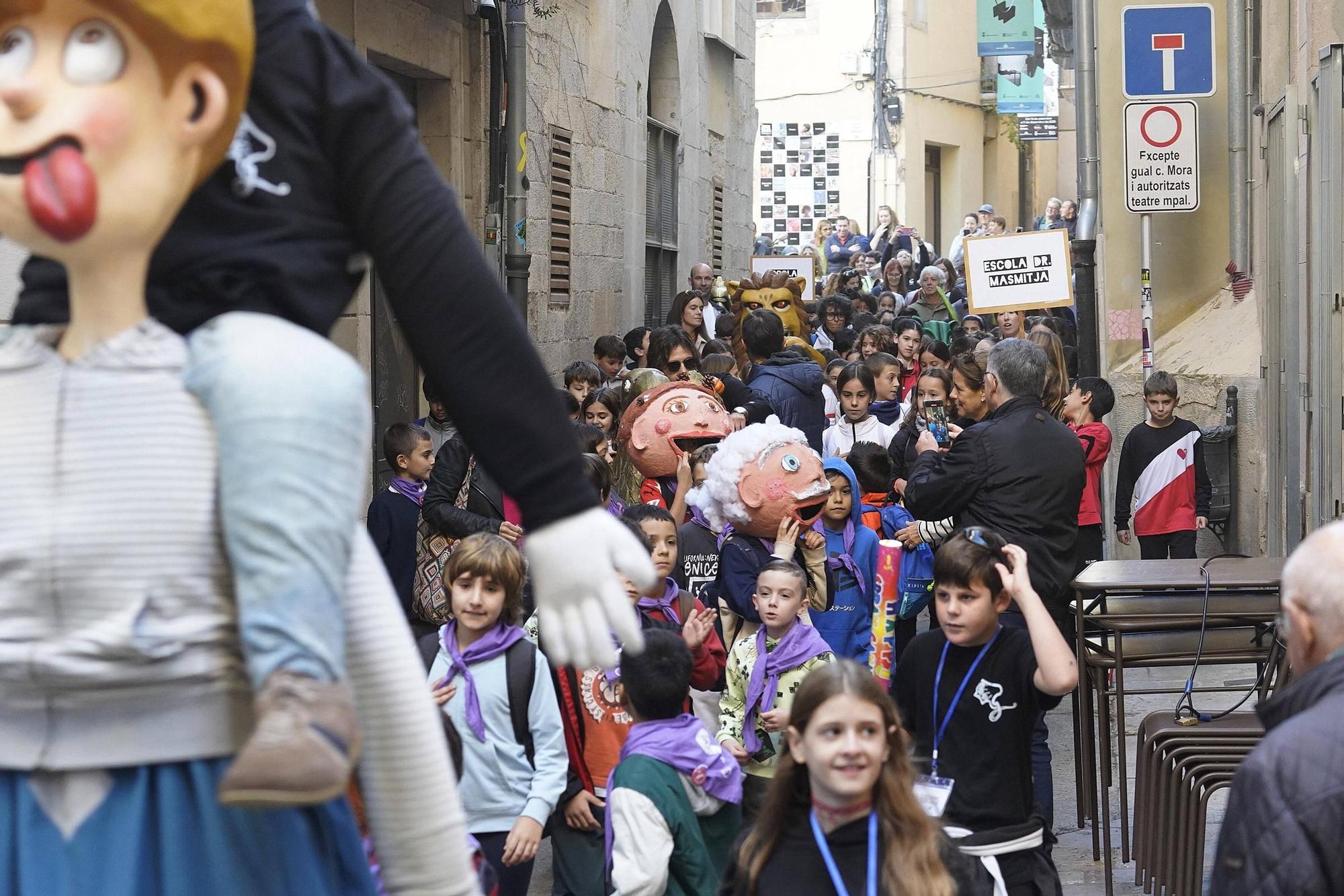 Les fotos de la cercavila d'escoles amb la Girona Marxing Band i els Gegantons de Girona