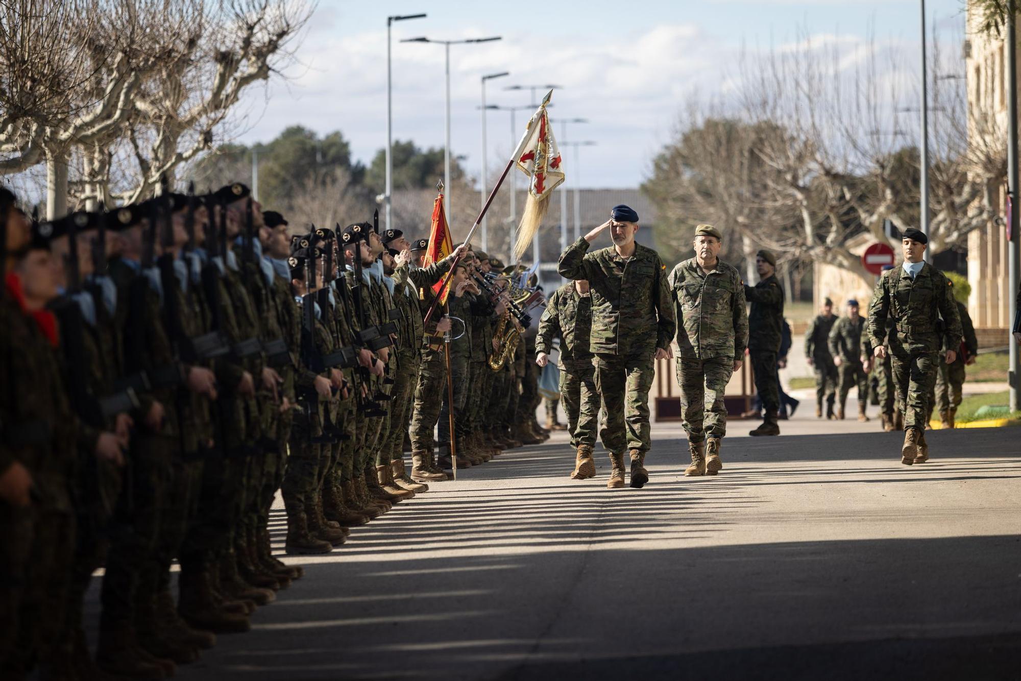 Felipe VI visita la brigada Aragón I en Zaragoza