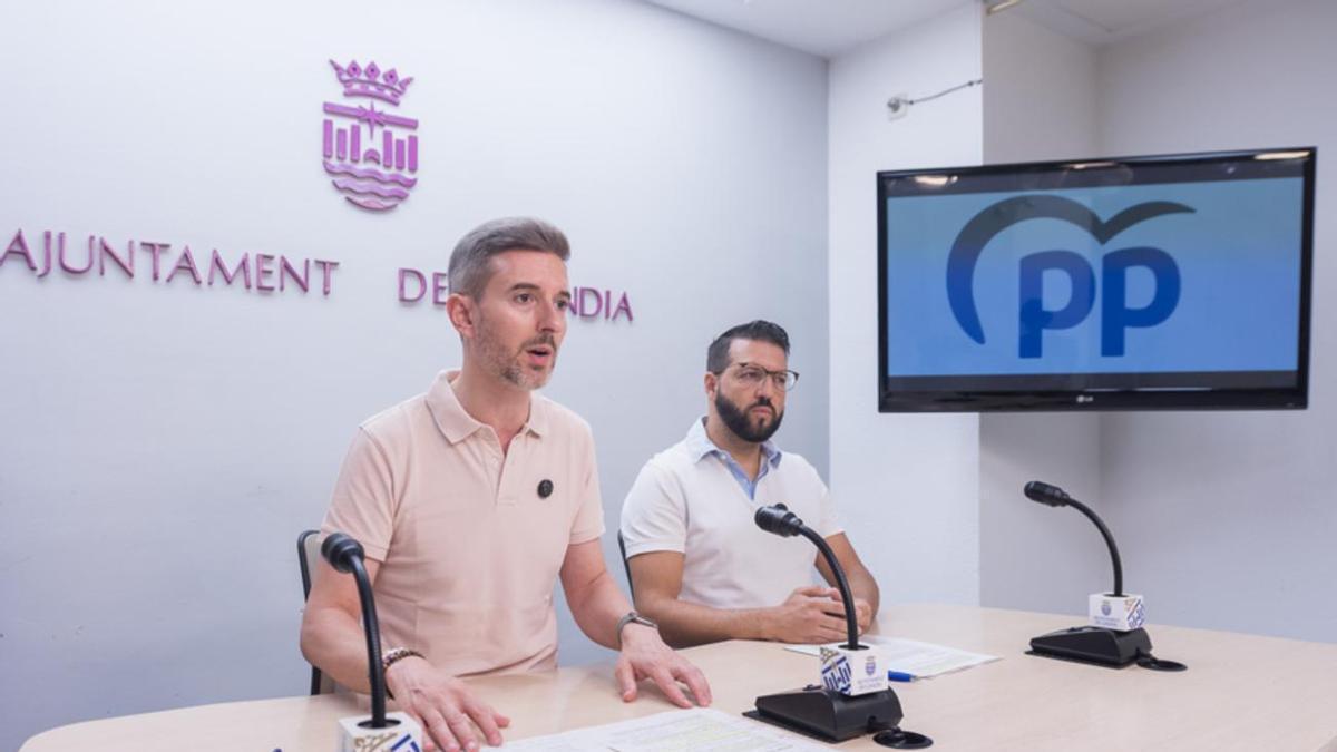 Víctor Soler y Vicent Gregori, del Grupo Municipal Popular en el Ayuntamiento de Gandia