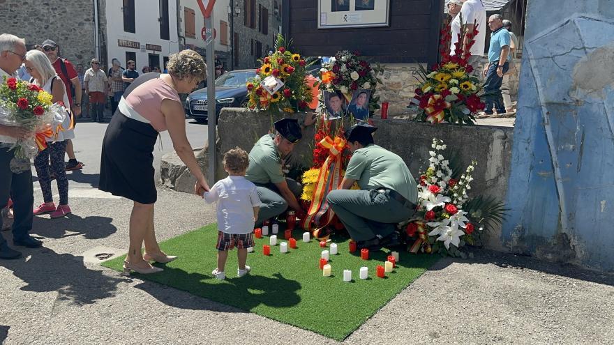 Emotivo homenaje a los dos guardias civiles asesinados por ETA en Sallent de Gállego