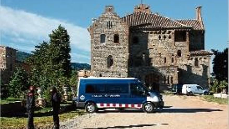 El castell de Rocabruna, a Santa Maria d&#039;Oló, on vivia el clan armeni.