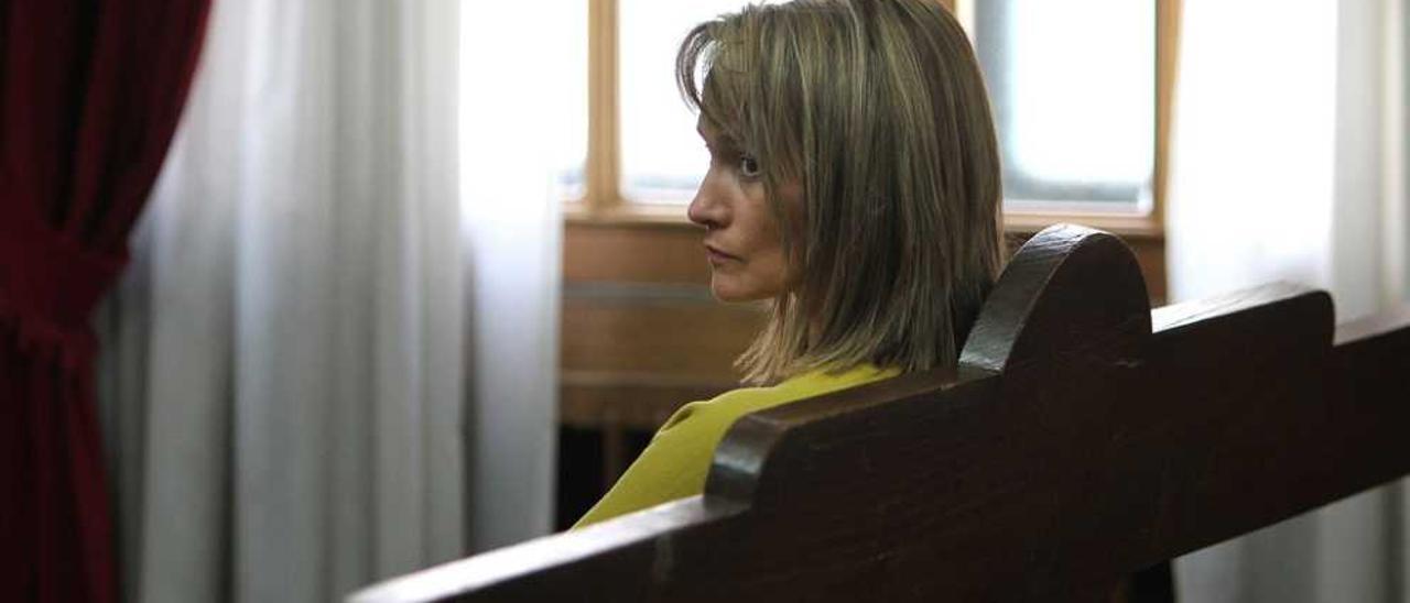 La acusada, ayer, durante el juicio que se celebra en la Audiencia Provincial de Ourense. // I. Osorio