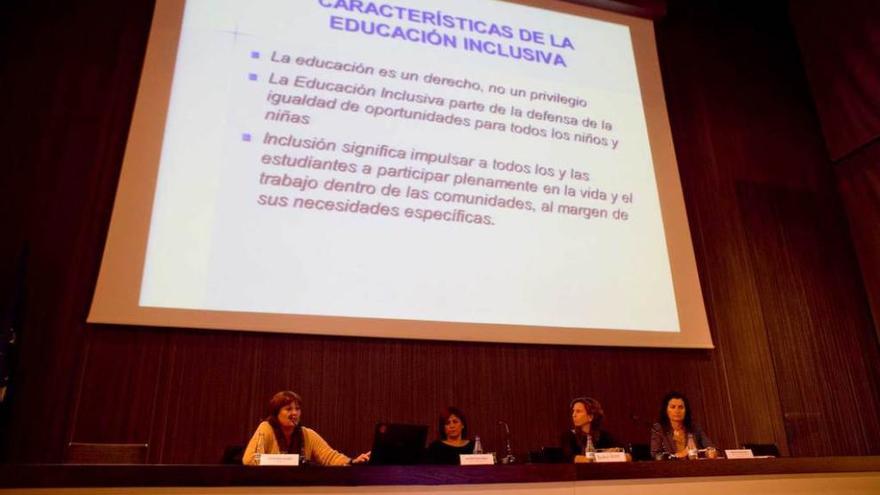 Carmen Ovies, Ana Belén Rivas, Blanca Toledo y Paloma González, durante la conferencia de ayer en el recinto ferial.