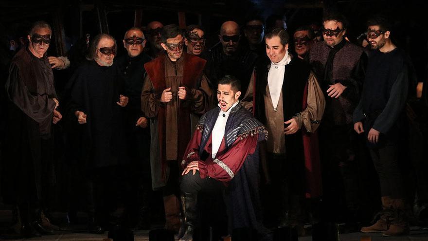 &#039;Rigoletto&#039; se pone a prueba en el Teatro Cervantes