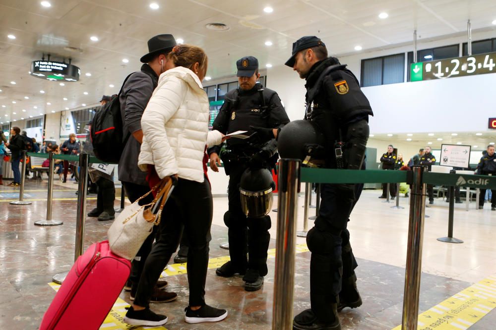 Protesta de los CDR en la estación de Sants