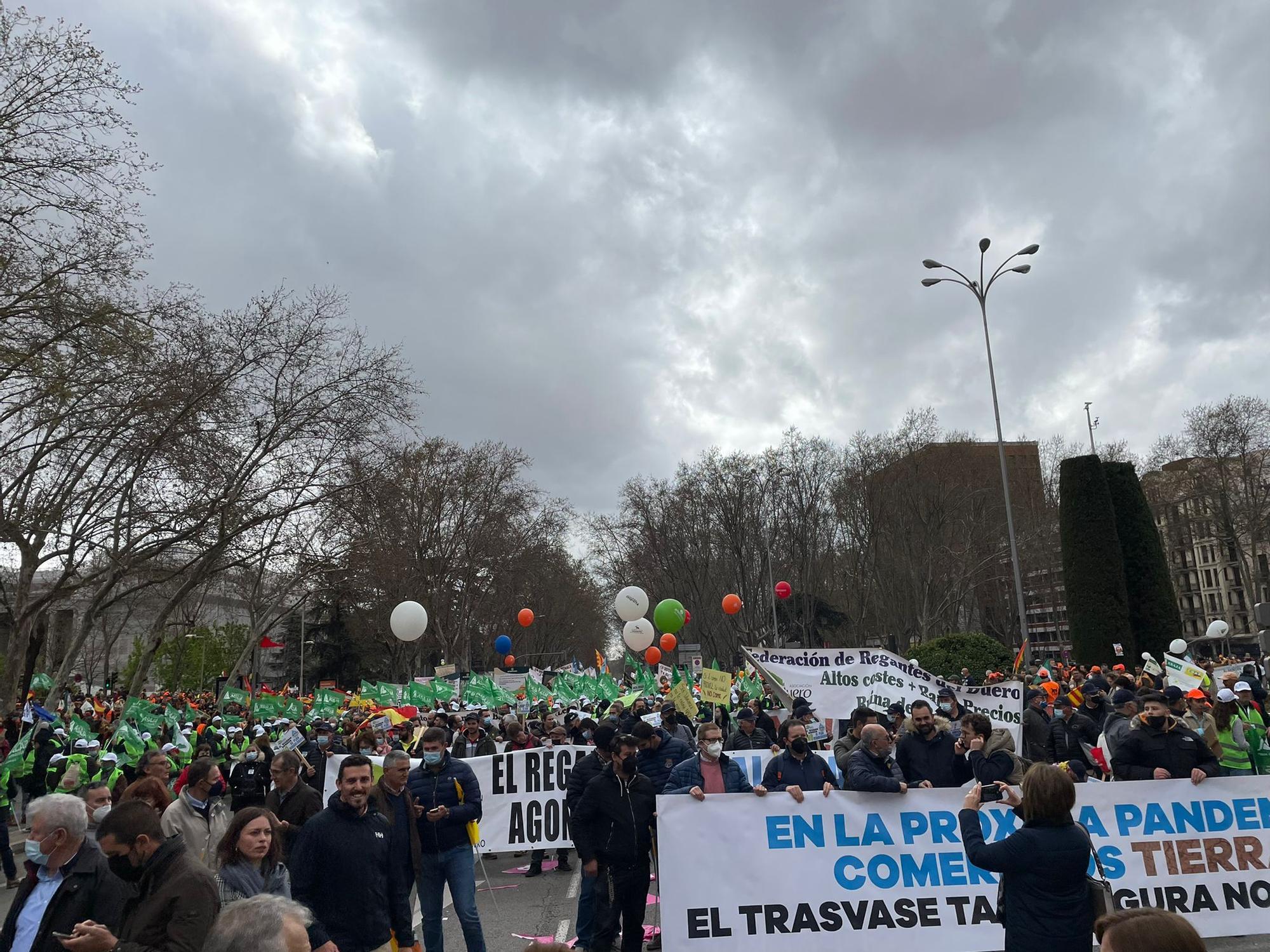 Arranca la manifestación en defensa del campo en Madrid con miles de agricultores y regantes de la provincia