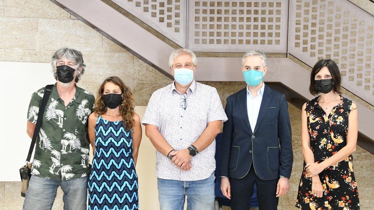 Los organizadores de &quot;Ojos Rojos&quot; junto al concejal de Cultura de Xàbia y el director del Consorci de Museus