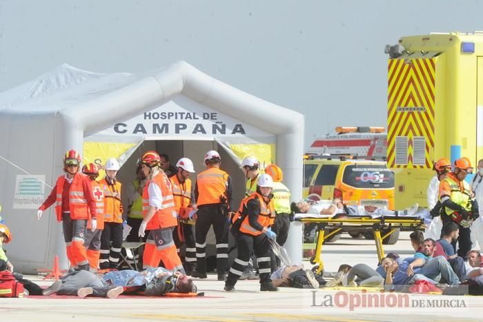 Simulan un accidente aéreo en aeropuerto