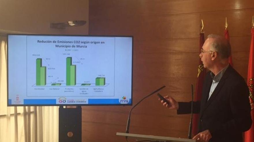 Antonio Navarro Corchón presentó ayer los datos del último Inventario de Emisiones.