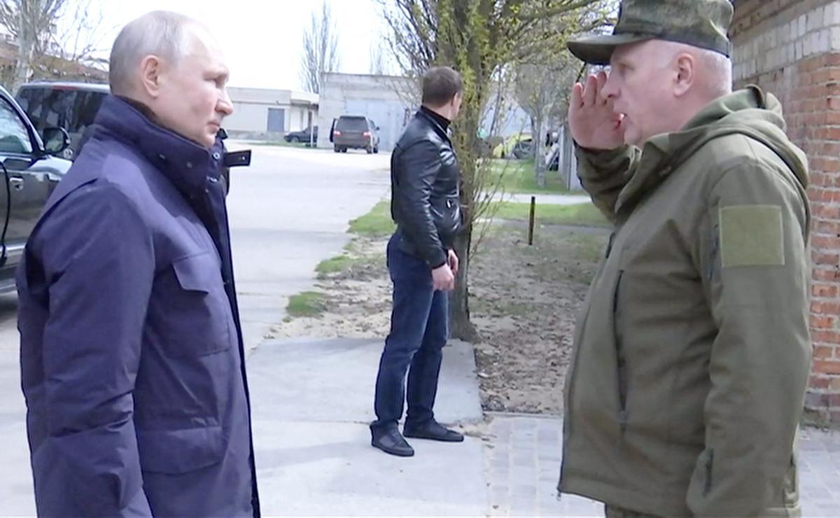 Putin visita por sorpresa Jersón y Lugansk