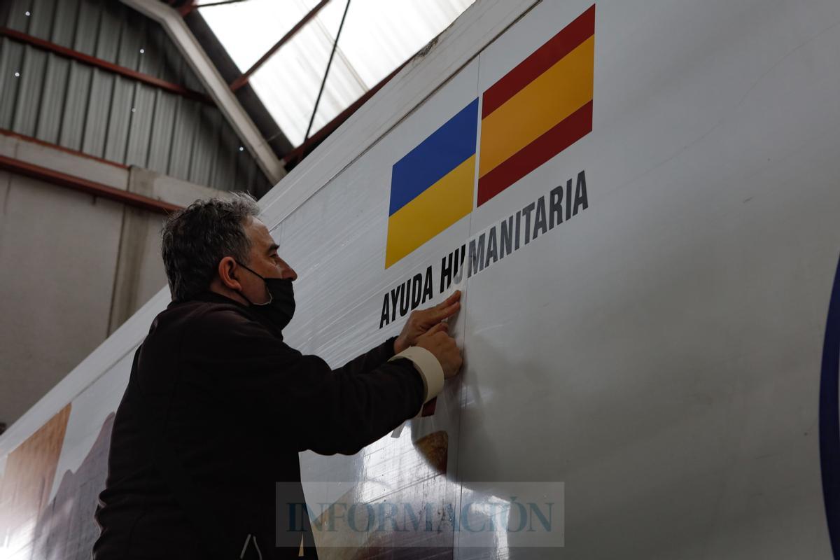 Guardias civiles de la provincia envían desde Ibi 40 toneladas de ayuda humanitaria a Ucrania