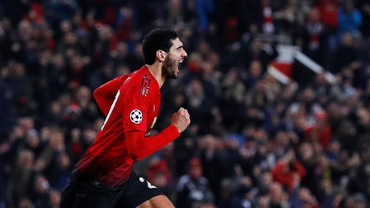 Fellaini celebra su gol en el minuto 91 que clasifica al United y elimina al Valencia.