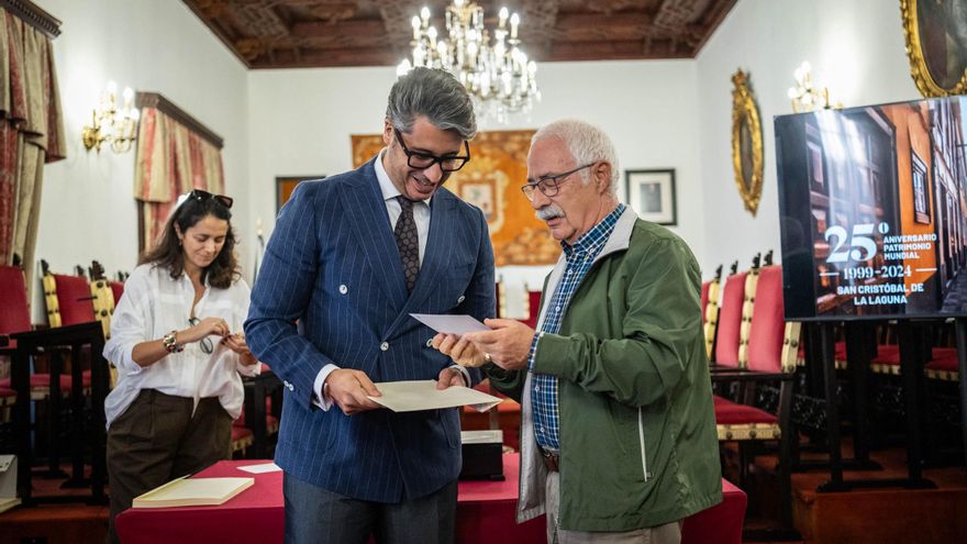 Presentación de los sellos conmemorativos por el aniversario de la declaración de La Laguna como Patrimonio de la Humanidad