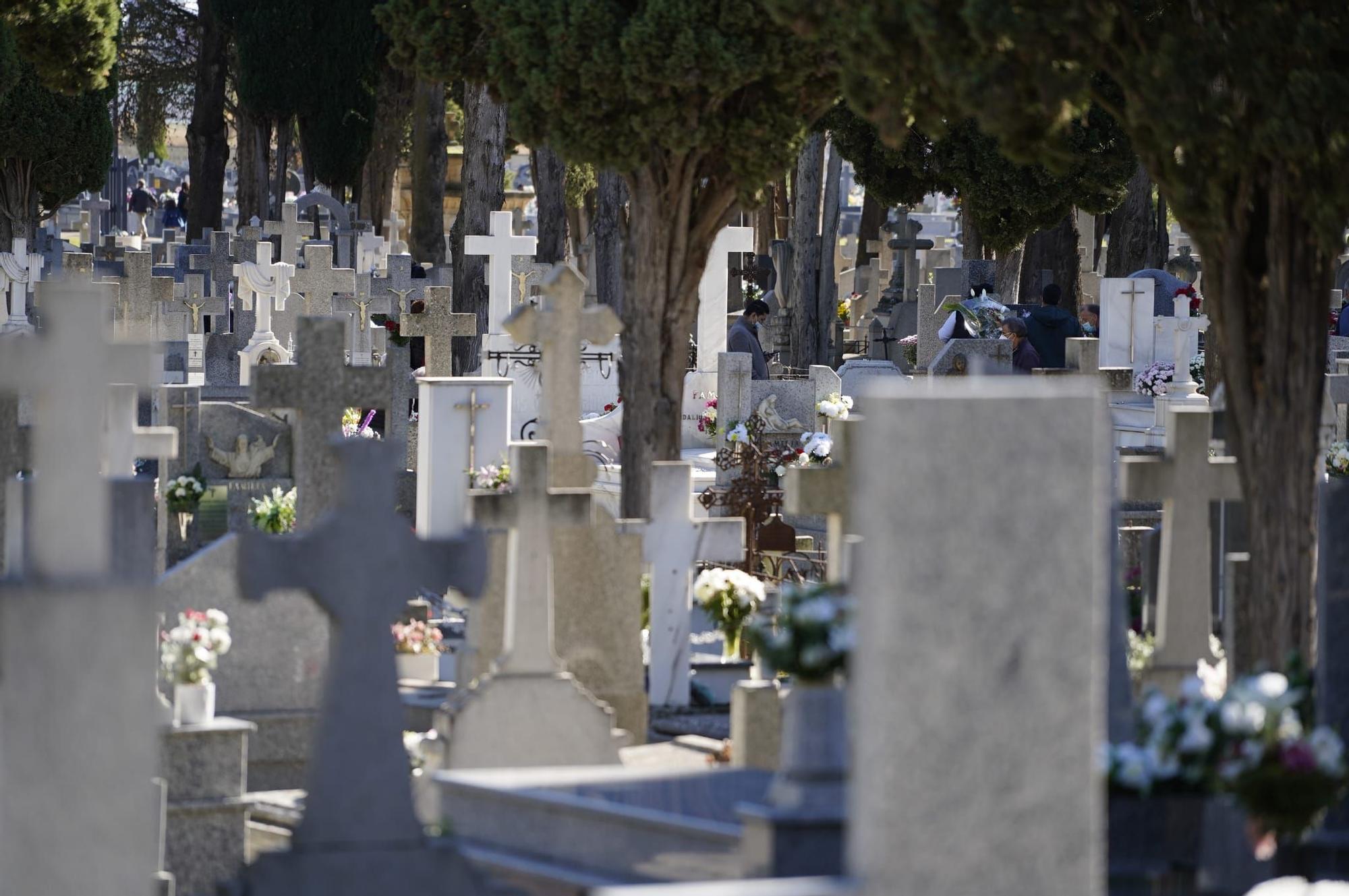 GALERÍA | Las imágenes del Día de Todos los Santos en el cementerio San Atilano de Zamora