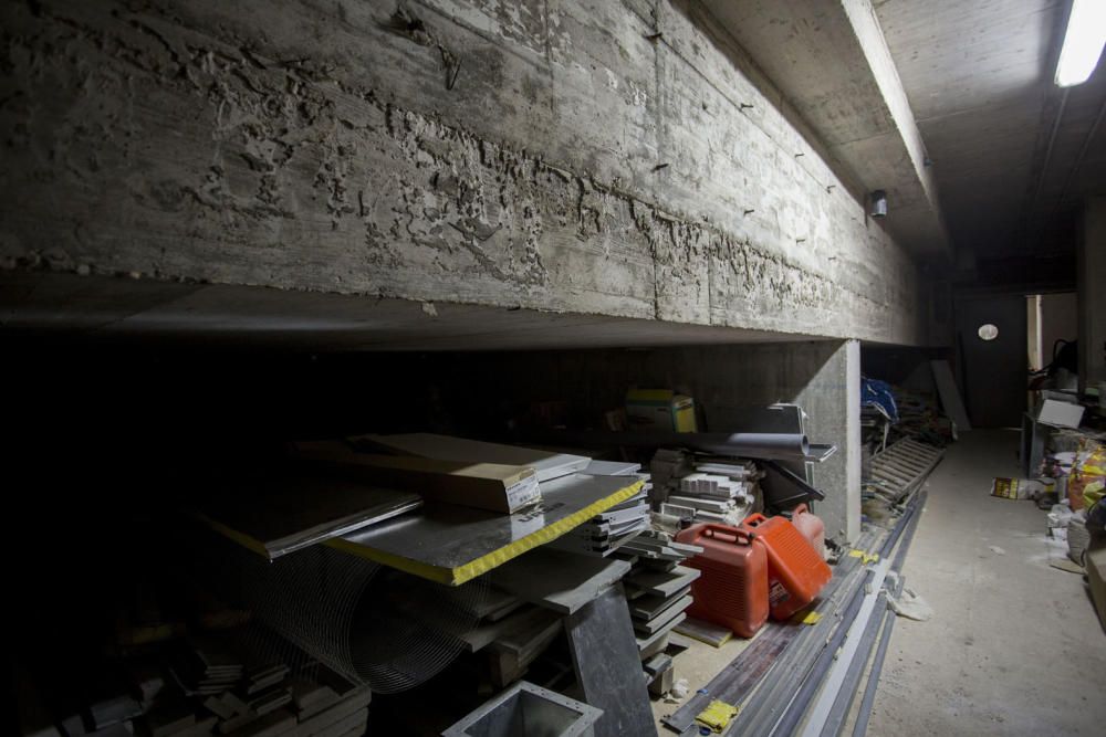 El proyecto original contempla la construcción de una piscina cubierta para disfrute de vecinos y trabajadores.