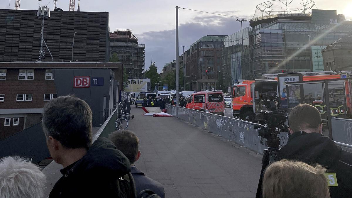 Una mujer hiere a cuchilladas a diecisiete personas en la estación de trenes de Hamburgo