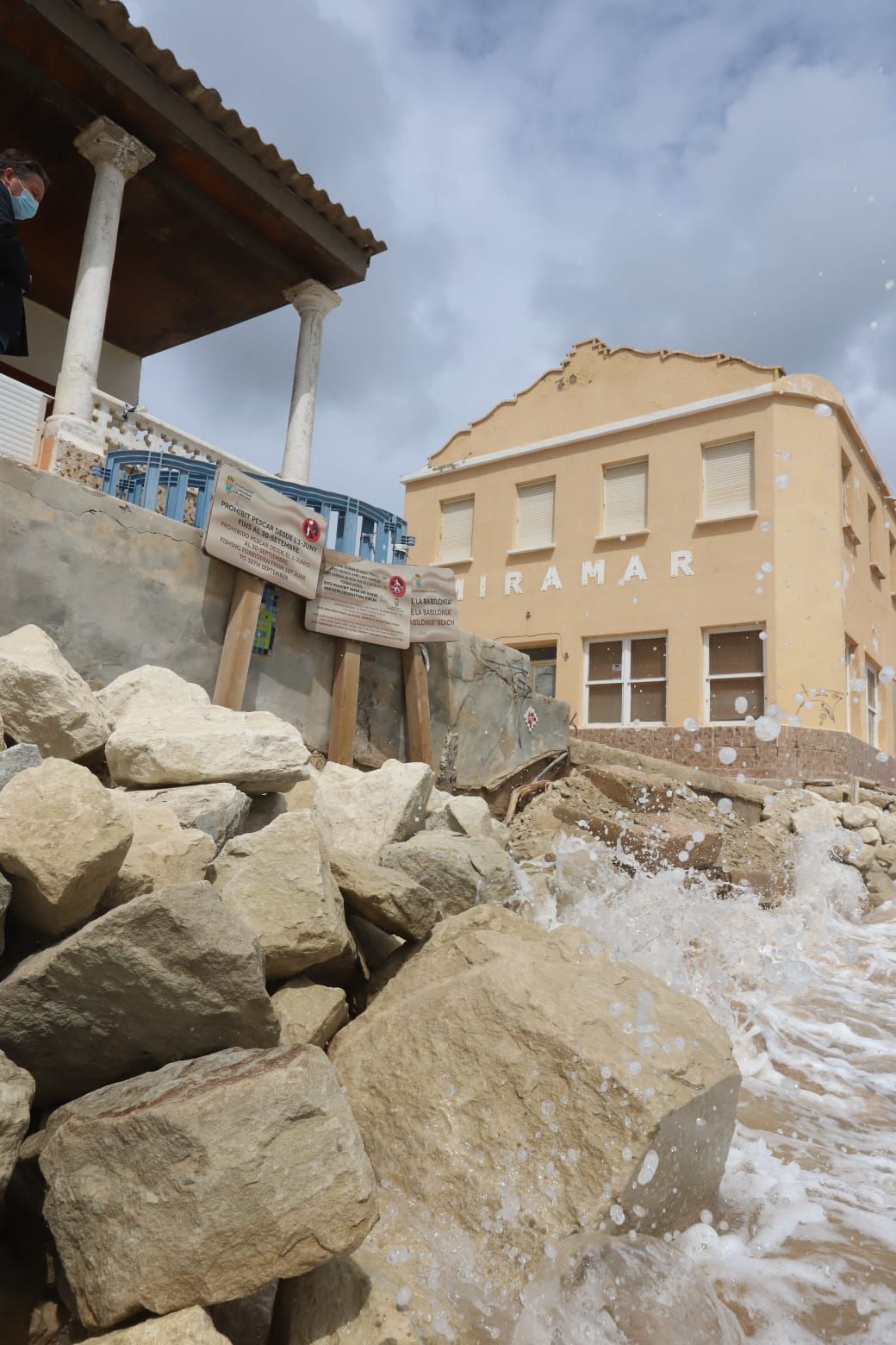 Guardamar denuncia ante Costas las obras sin autorización de vecinos de la playa Babilonia