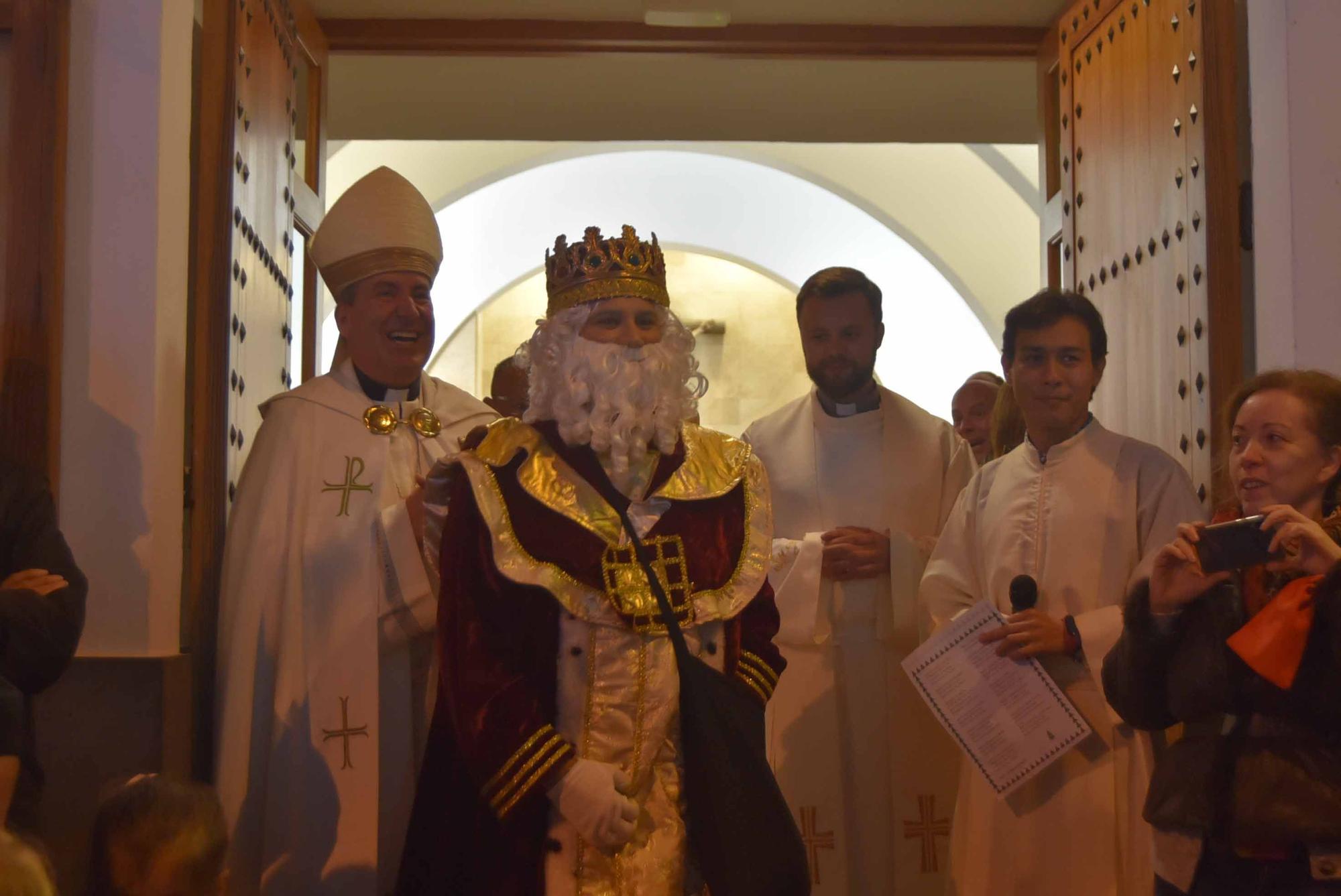 Mira aquí la galería de fotos completa de los Reyes Magos en Santa Eulària