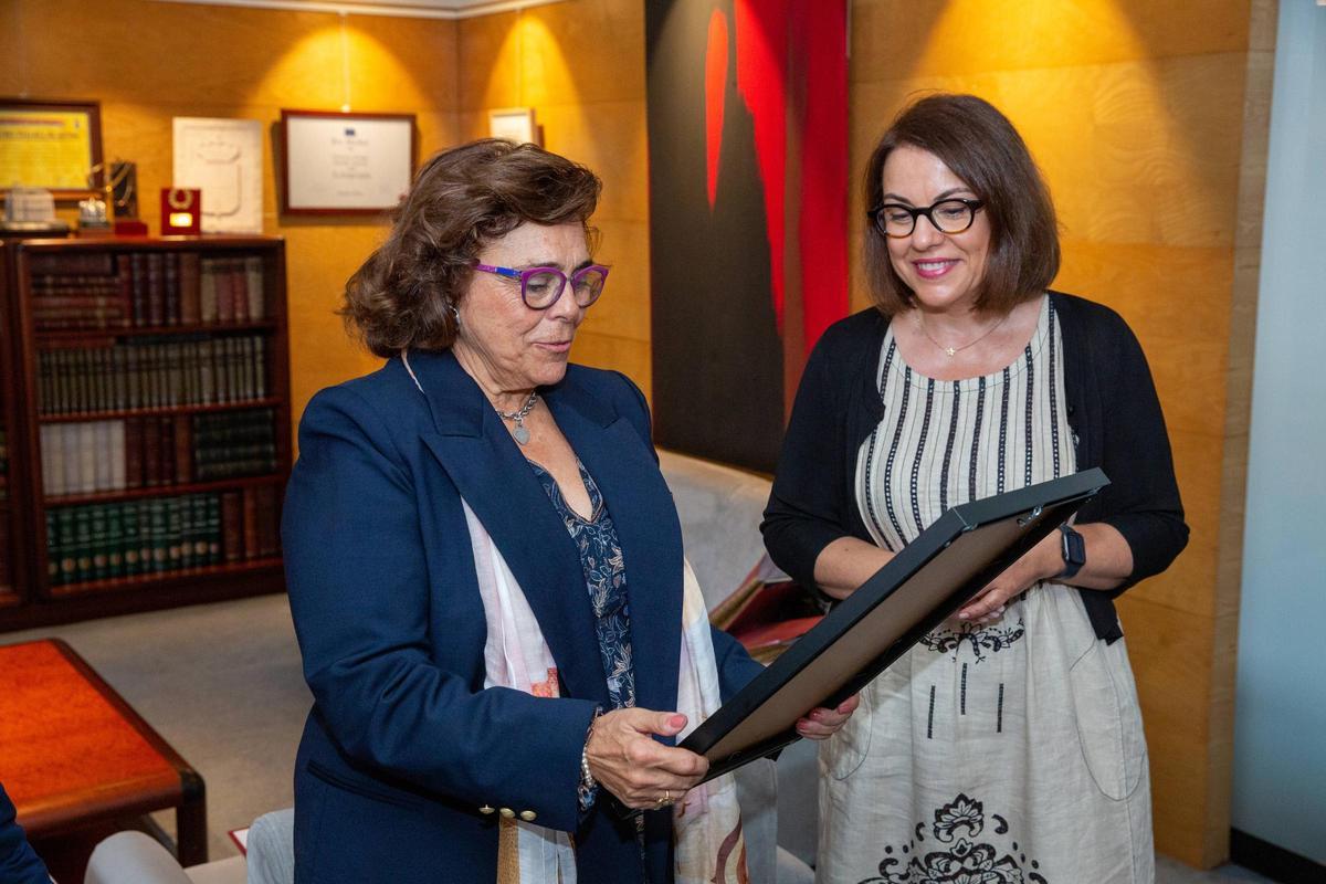 Adonina Tardón, primera catedrática de Medicina Preventiva de la Universidad de Oviedo, "Asturiana del mes"