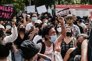 Protestas tras conocerse que Ferdinand Marcos Jr. gobernará en Filipinas con Sara Duterte-Carpio.