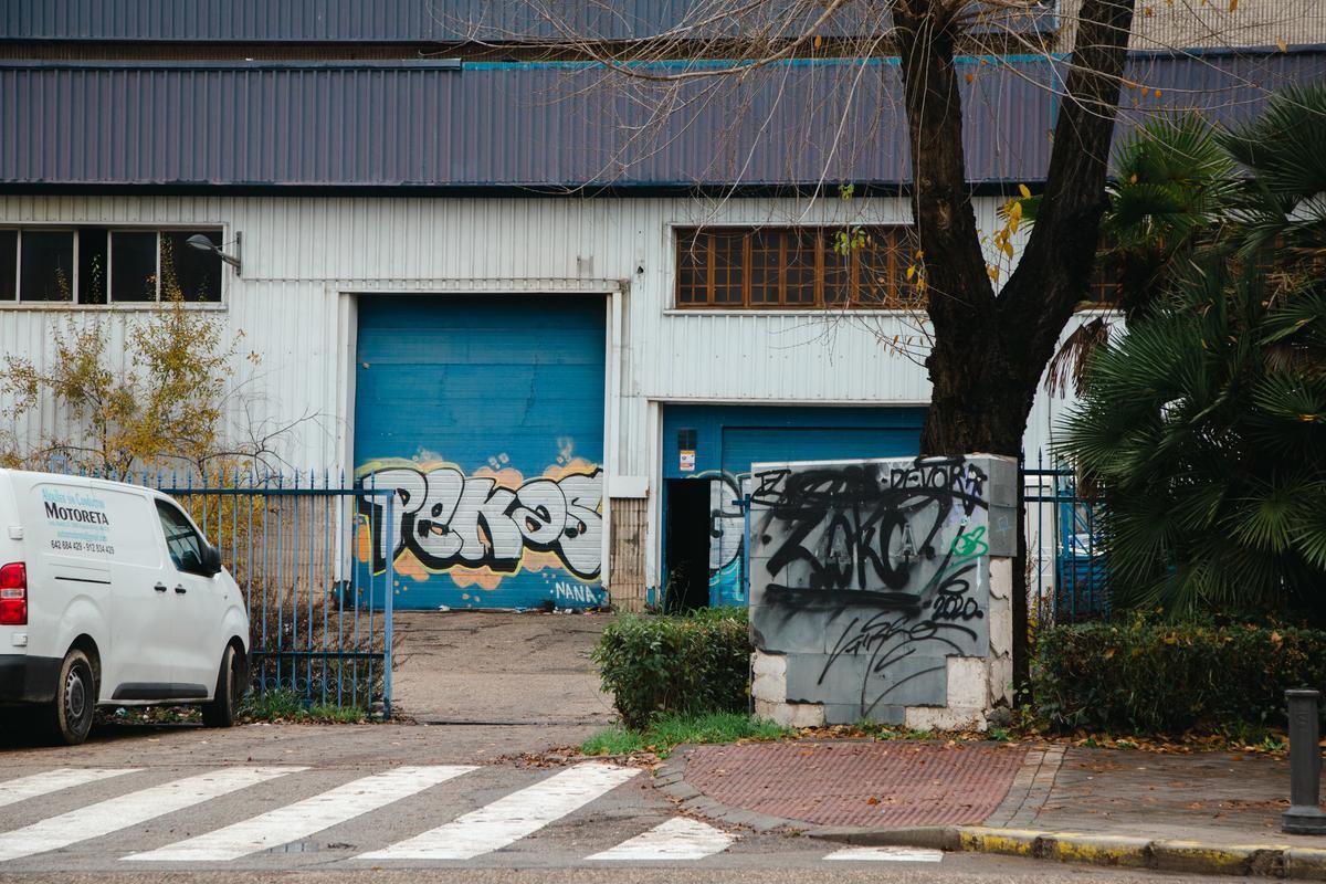 Entrada al edificio de Izamar. 