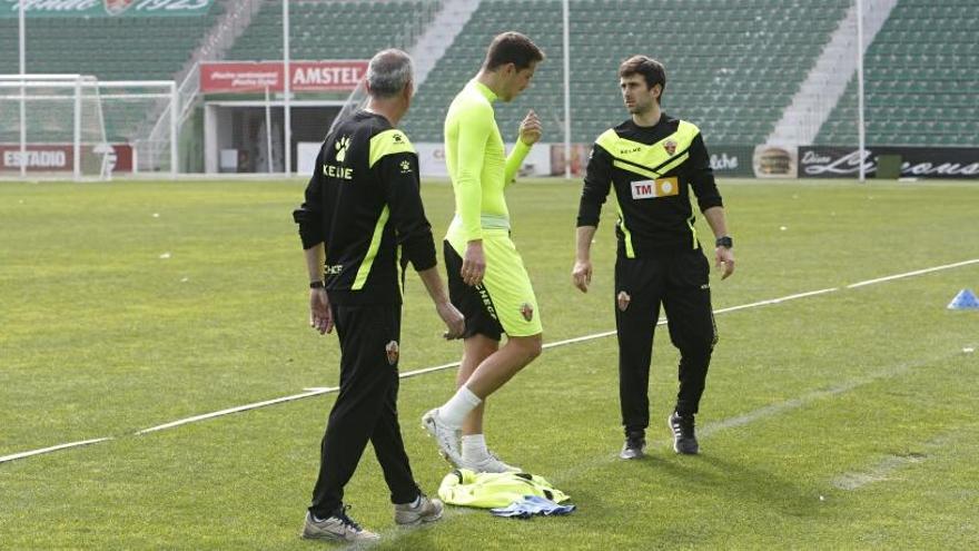 Momento en el que Manuel Sánchez abandona el campo lesionado