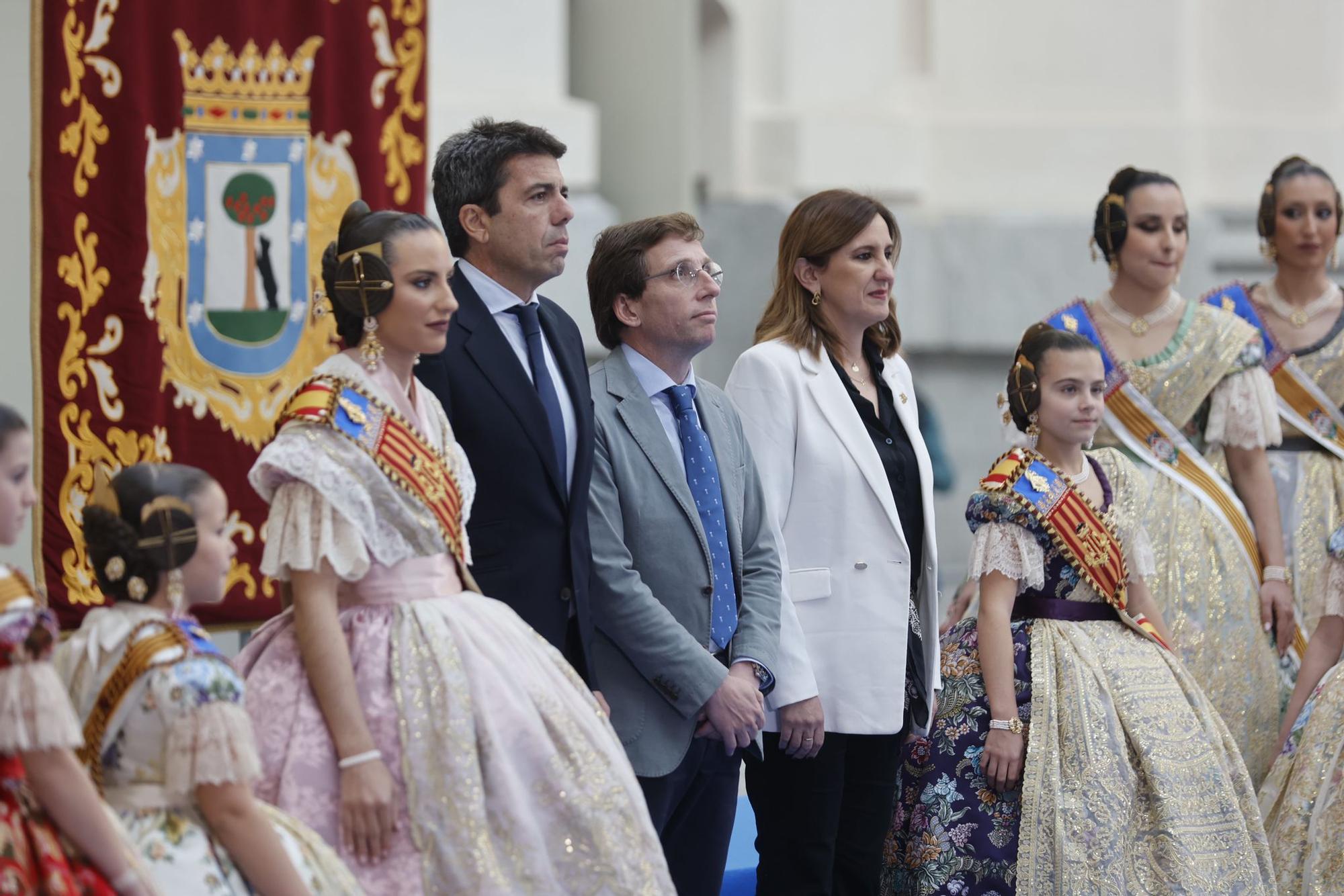 Las mejores imágenes de la recepción a las falleras en el Ayuntamiento de Madrid