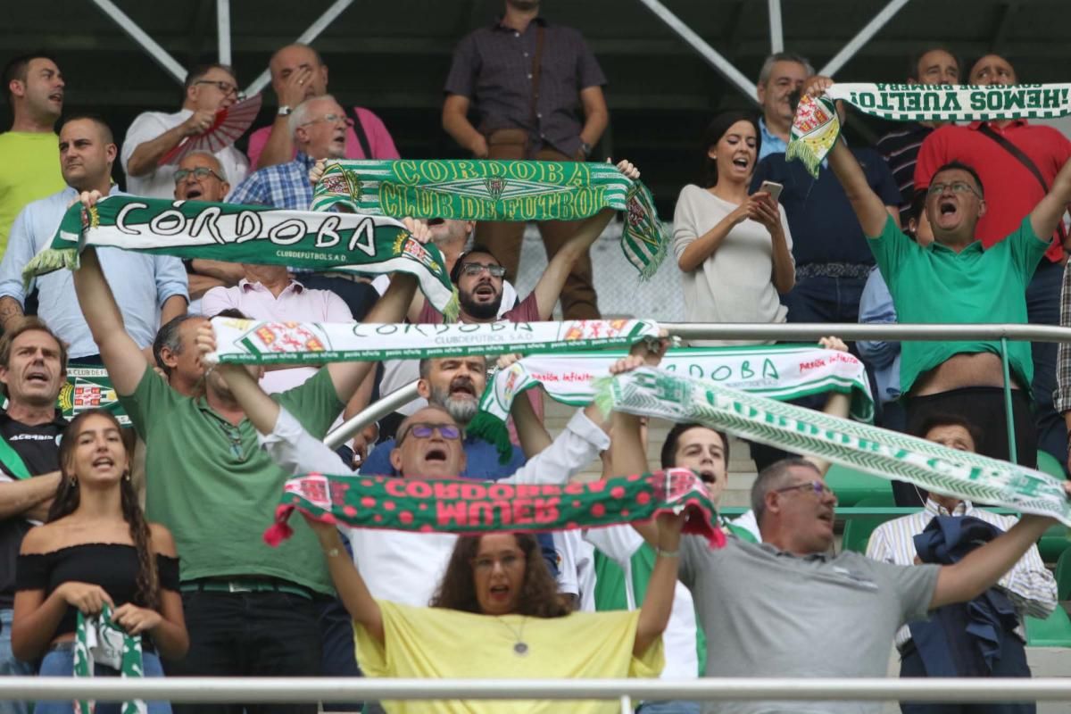 Los aficionados del Córdoba CF en el Arcángel