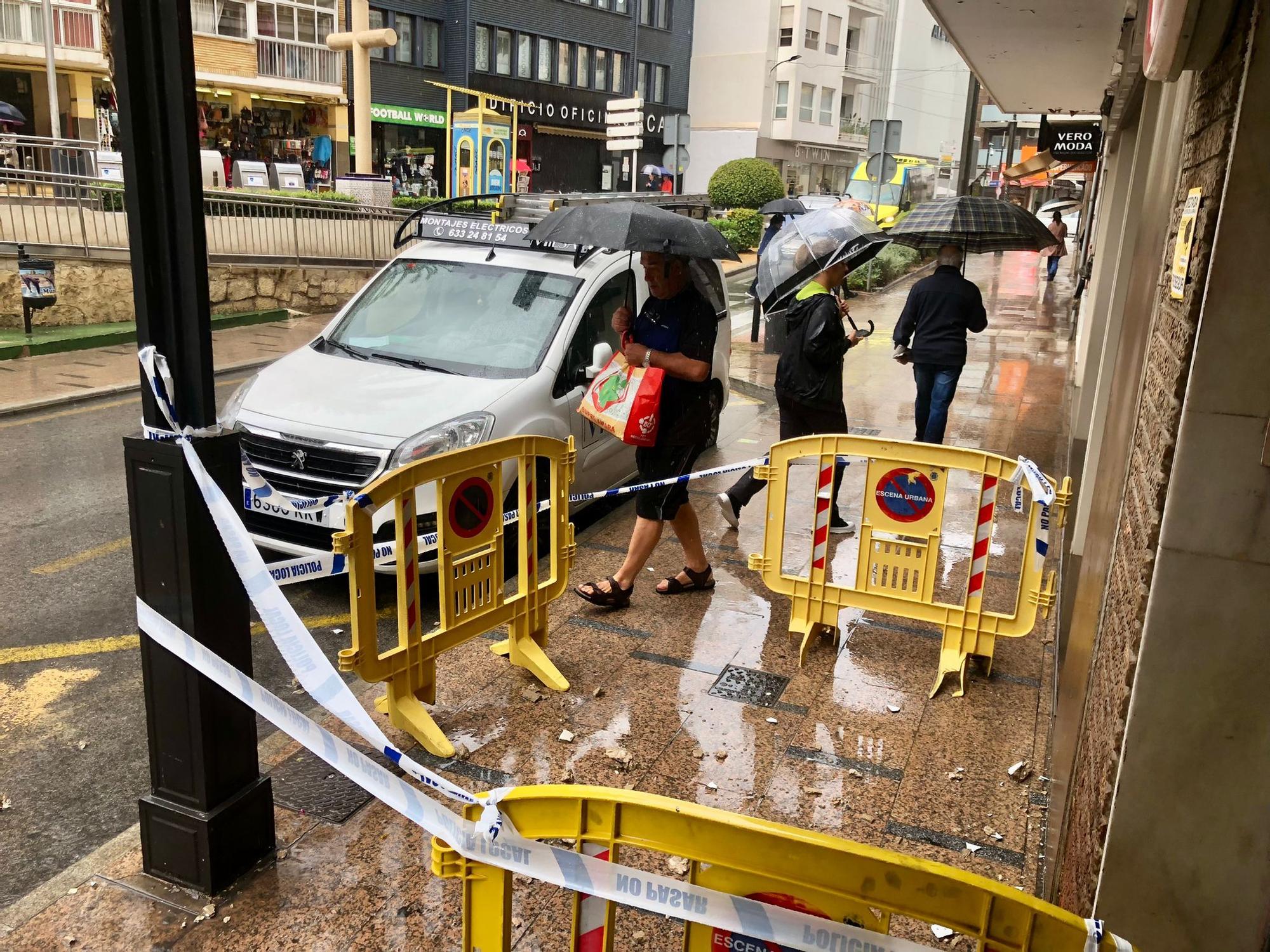 La lluvia inunda las calles de Benidorm