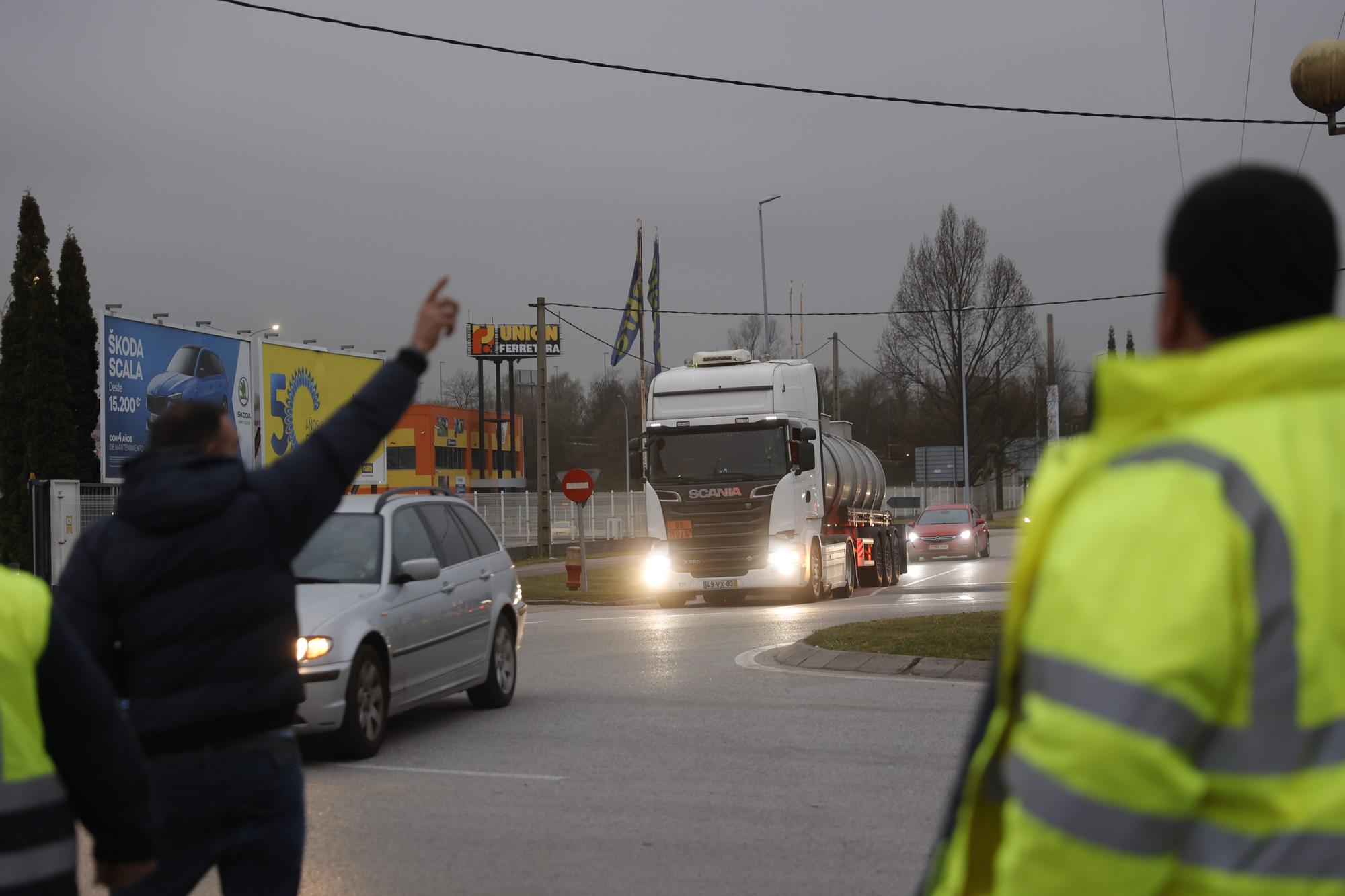 EN IMÁGENES: así está siendo el paro del transporte en Asturias