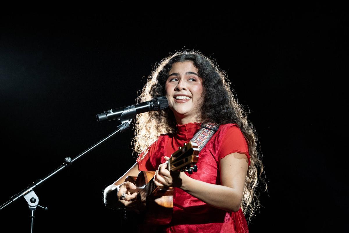 Silvana Estrada cautiva a Les Nits Occident
