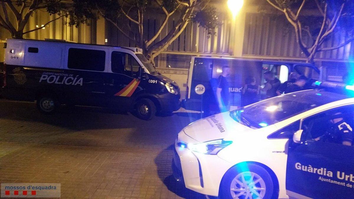 Operativo de los Mossos d'Esquadra en la zona de ocio del Front Marítim